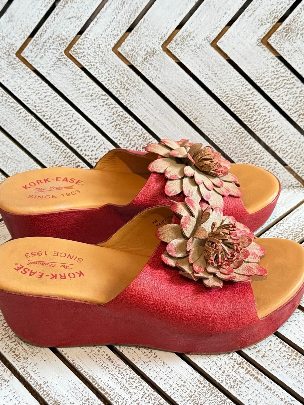 Red Kork Ease Sundance Leather Flower Floral Wedge Heel Sandals Chunky Sz 8